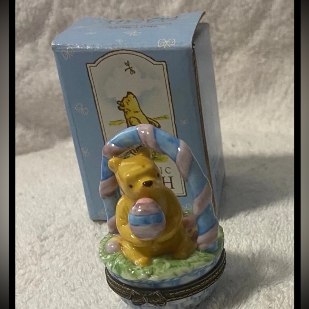Vintage Disney Classic Pooh Hinged Porcelain Trinket Box Easter Basket NIB